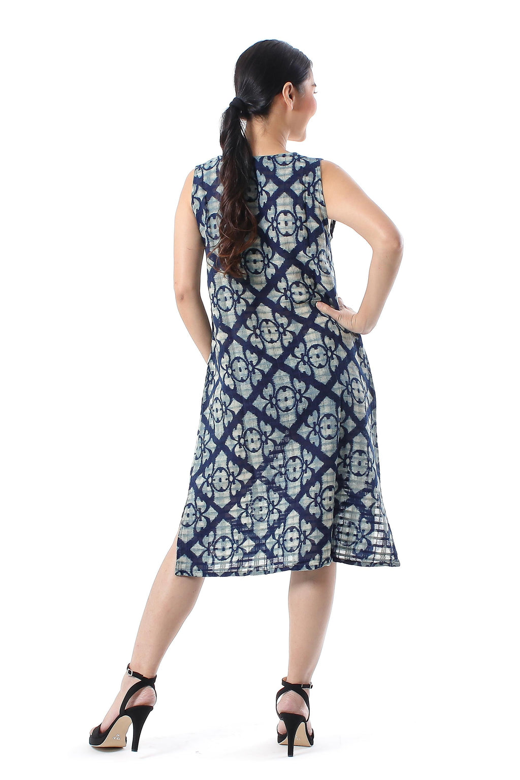 Printed Cotton Sleeveless Shift in Navy and Off-White - Cool Vacation